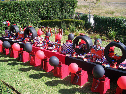 Cars 2 Decorations for Birthday Parties Disney Cars Birthday Party Ideas Yvonnebyattsfamilyfun