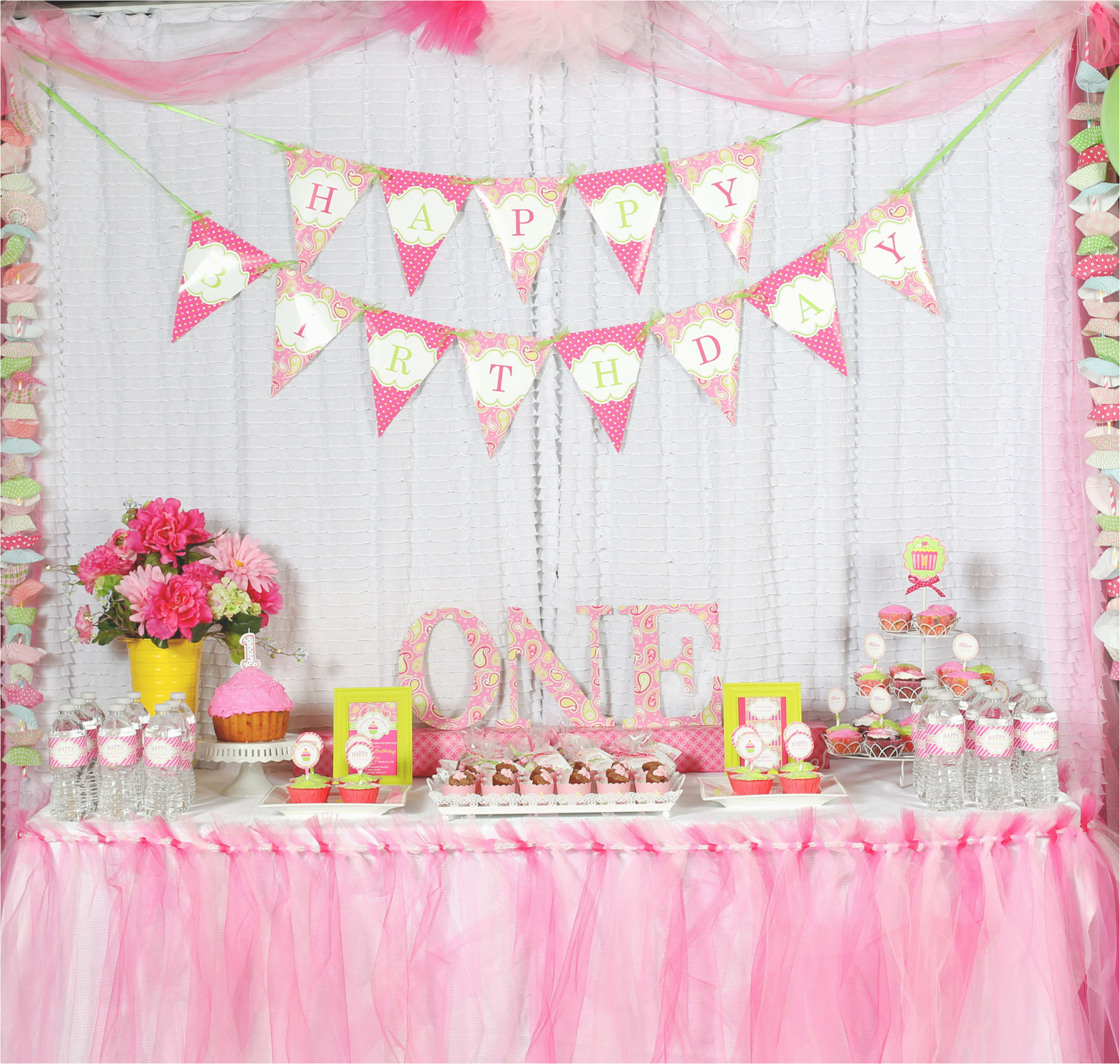 First Birthday Decoration Ideas for Girl A Cupcake themed 1st Birthday Party with Paisley and Polka