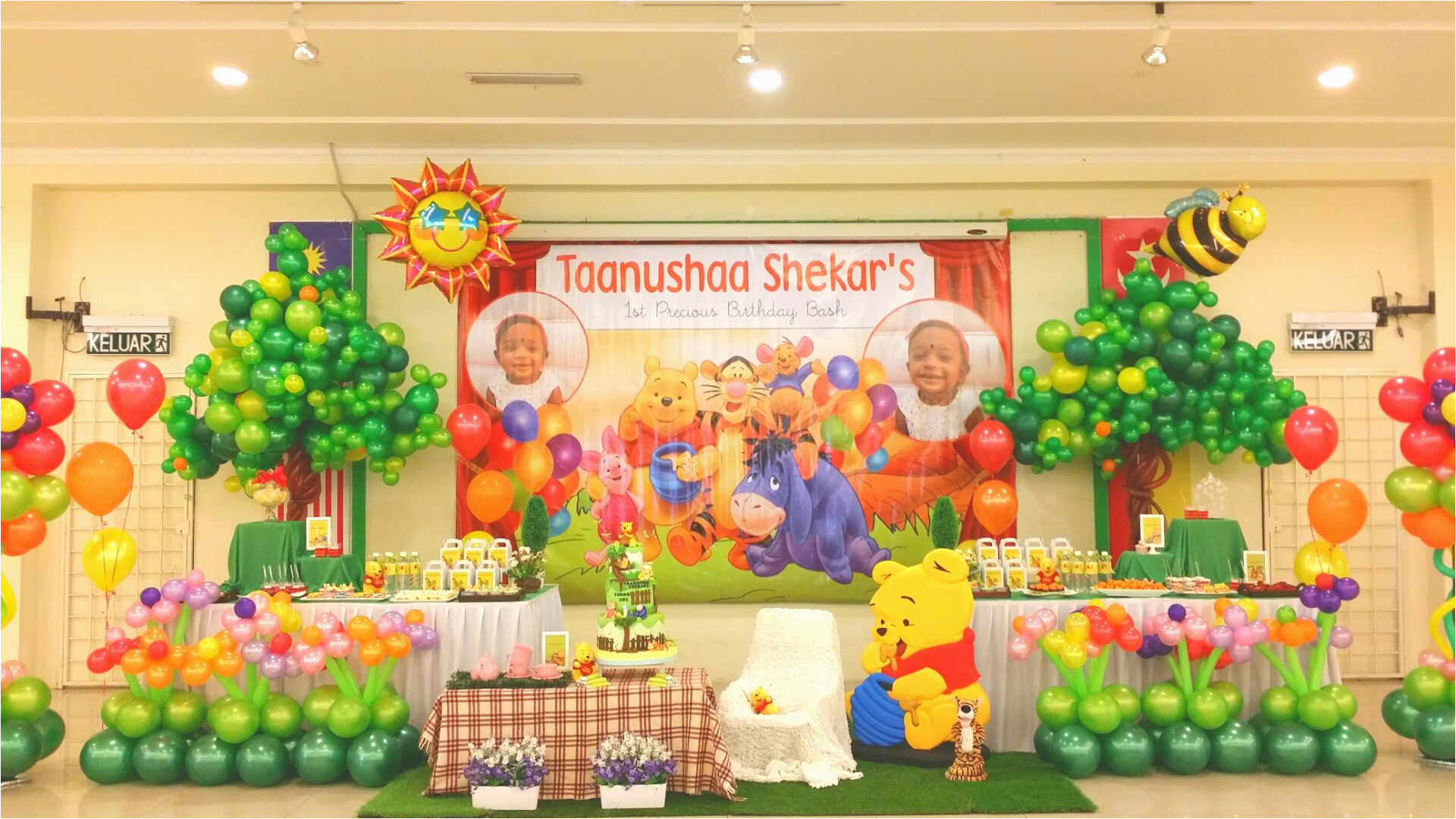 Pooh Bear Birthday Decorations 1st Birthday Party Stage Decorations Google Search 1st