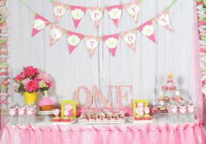 Baby Girl First Birthday Party Decoration Ideas A Cupcake themed 1st Birthday Party with Paisley and Polka