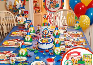 Caillou Birthday Decorations Decoracion De Fiestas Infantiles De Caillou Fiestas Y
