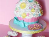 Cupcake Ideas for Birthday Girl 1st Bithday Cakes for Girls Giant Cupcake and Matching