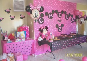 How to Decorate for A Minnie Mouse Birthday Party Disney House Decorations Ideas Mickey Mouse Elegant