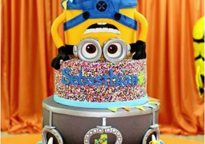Minion Birthday Cake Decorations Make A 39 One In A Minion 39 Cake with these Minion Cake Ideas