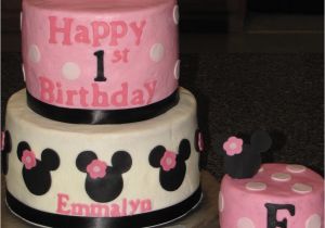 Minnie Mouse 1st Birthday Cake Decorations Minnie Mouse First Birthday Cake Cricut Cakecentral Com