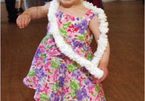 What to Get for A 1 Year Old Birthday Girl Photo Of A One Year Old Girl Dancing at A Birthday Party